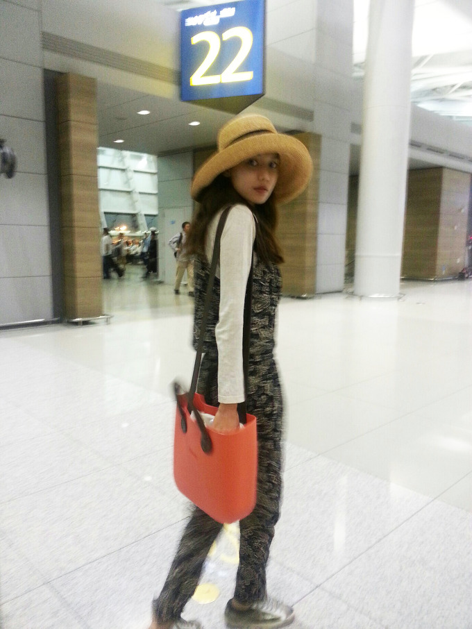 [PIC][24-09-2013]SooYoung xuất hiên tại sân bay để tận hưởng kì nghỉ cùng gia đình vào chiều nay 271E3D38523FD79910CA9C